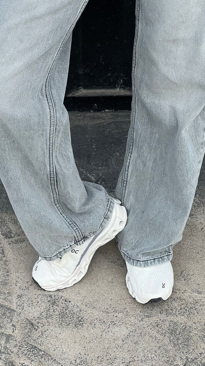 BAGGY GREY JEANS