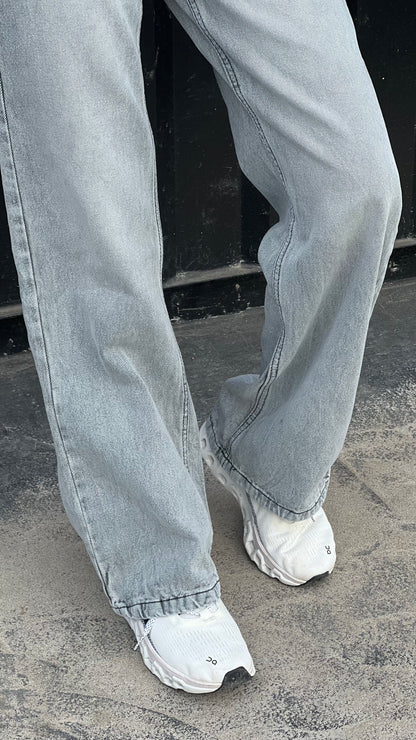 BAGGY GREY JEANS